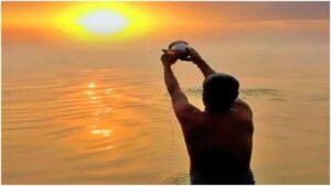 Surya dev jal dene ki vidhi kya hai?